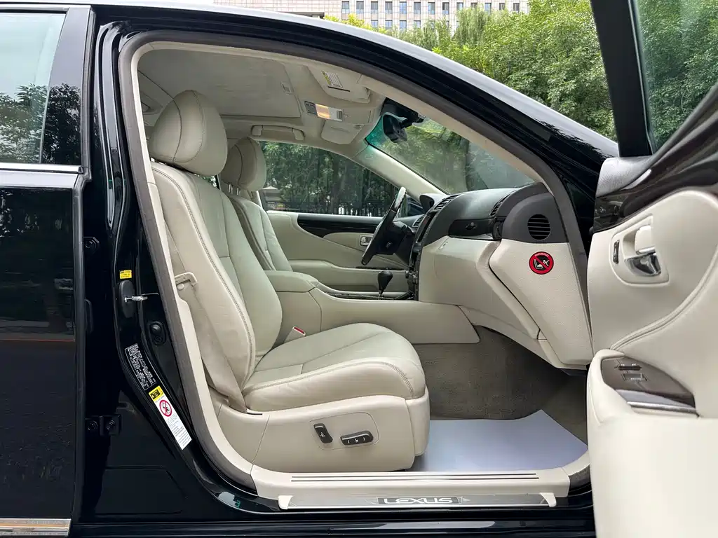 Lexus LS — миниатюра 10