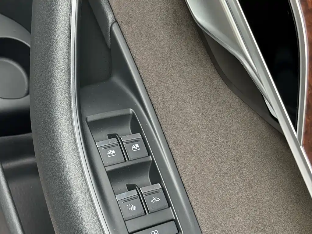 Audi A8 — миниатюра 10