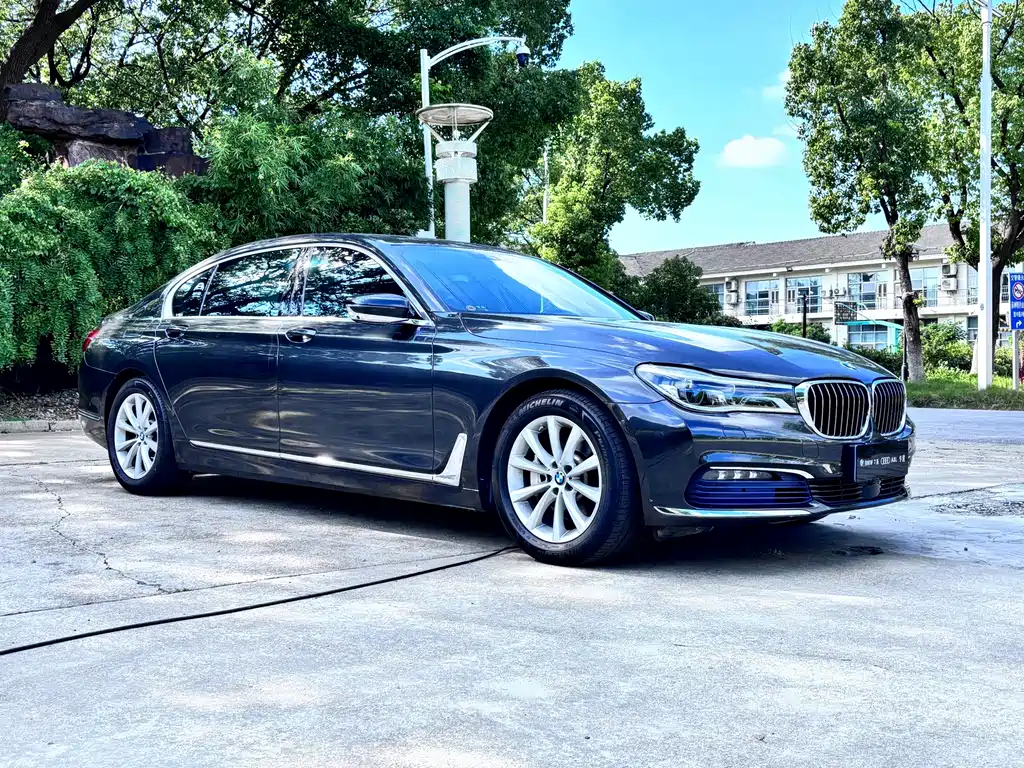 BMW 7 Series — миниатюра 3