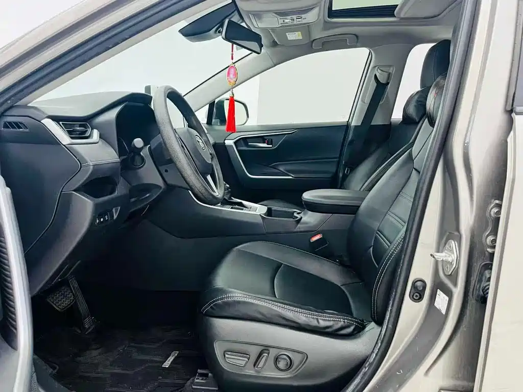 Toyota RAV4 — миниатюра 7