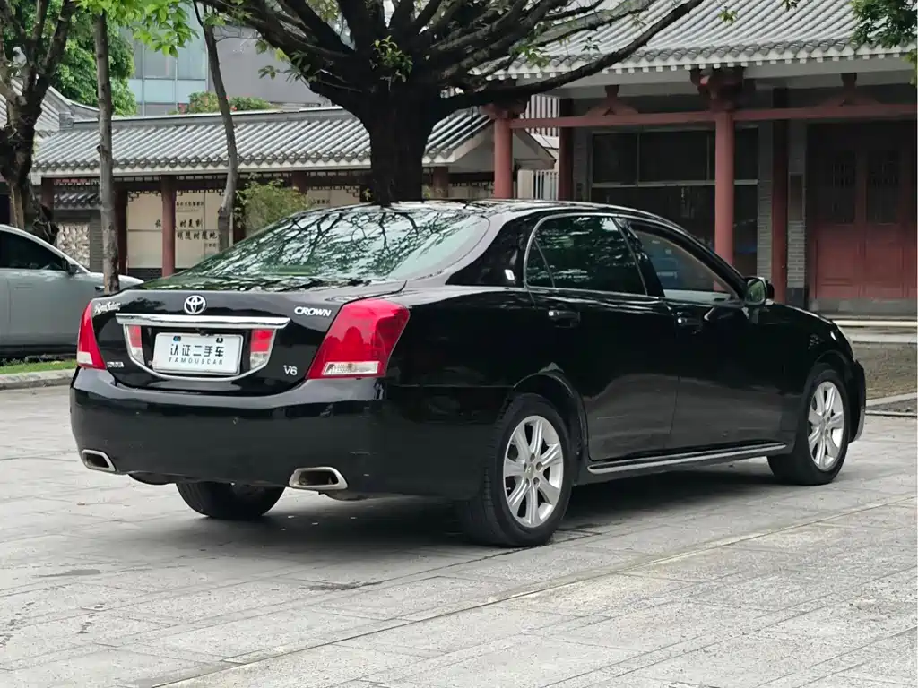 Toyota Crown — миниатюра 16