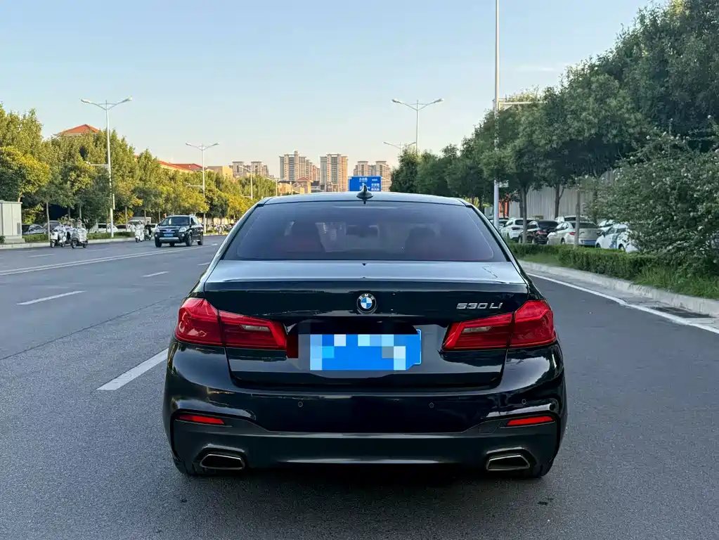 BMW 5 Series — миниатюра 8