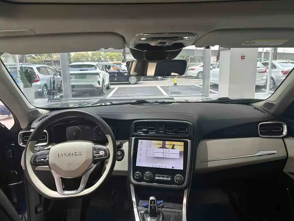 Lynk & Co 01 2017 2.0T Pro