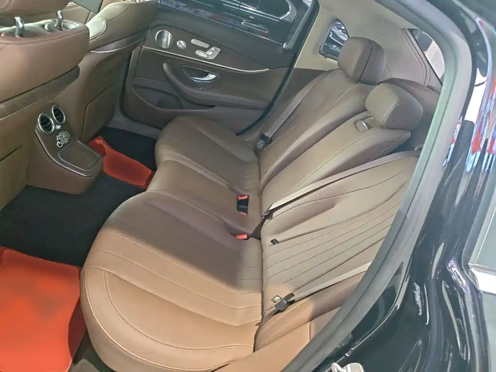 Mercedes-Benz E-Class — миниатюра 10