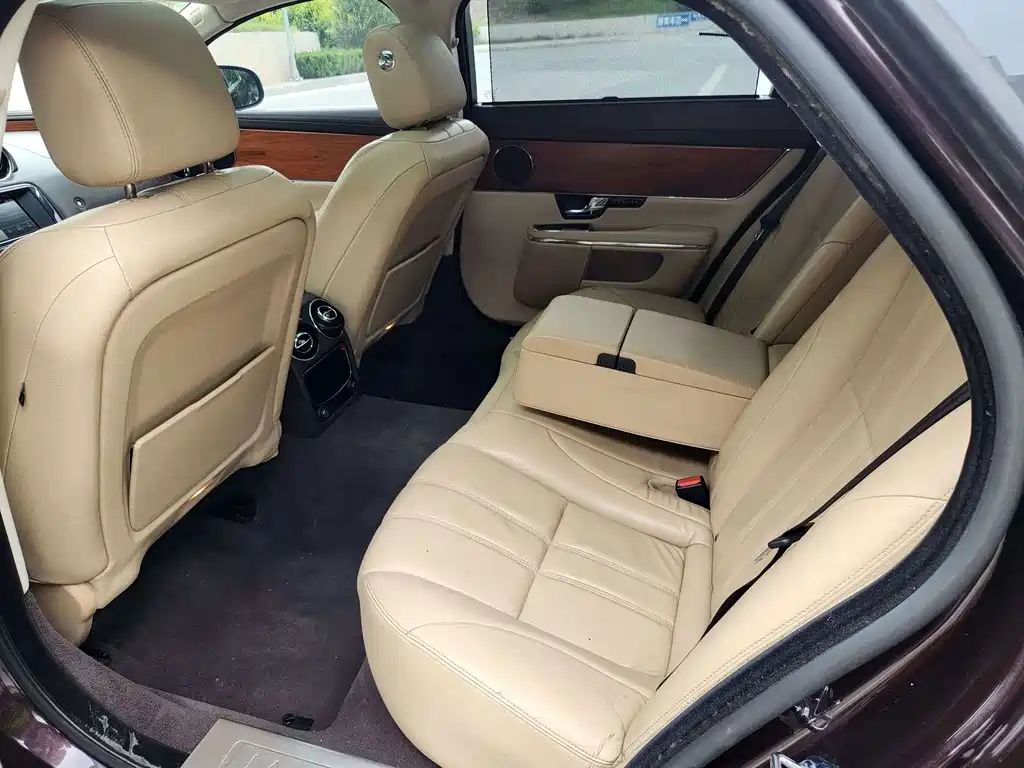 Jaguar XJ — миниатюра 10