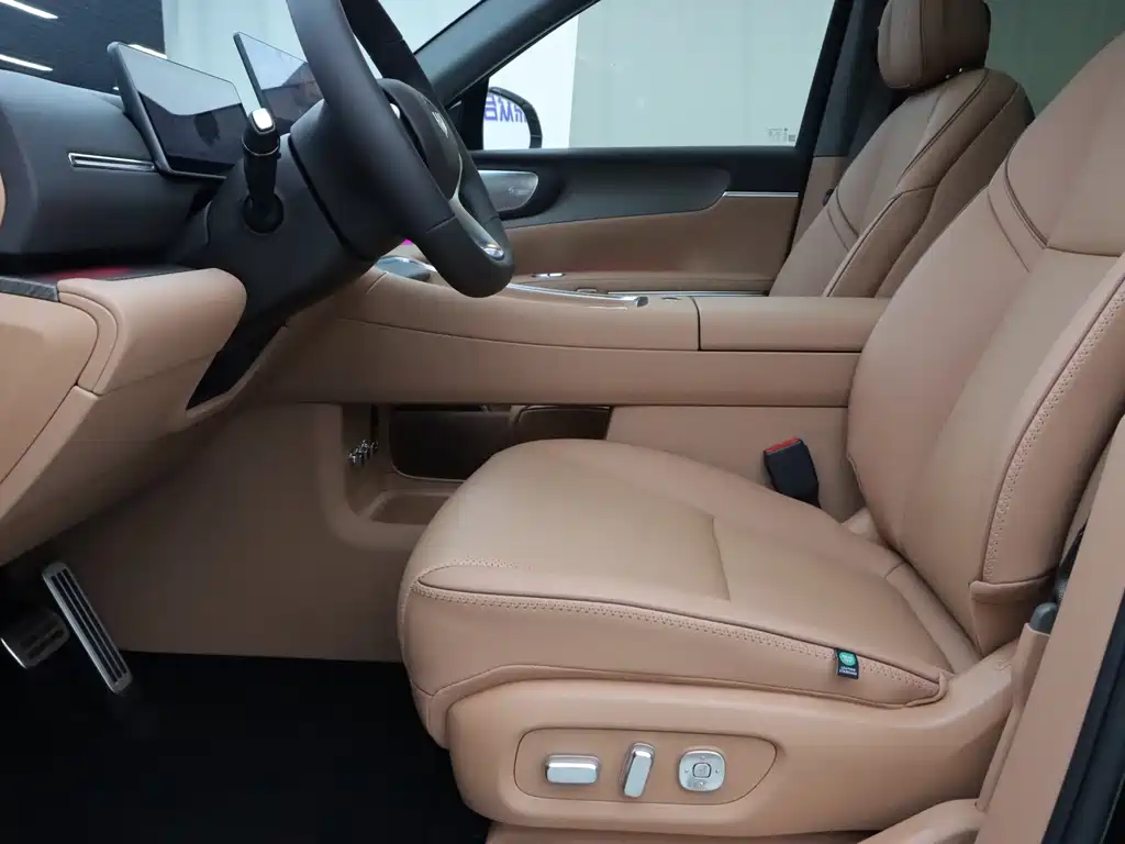 Leapmotor D19 2026 500 мест