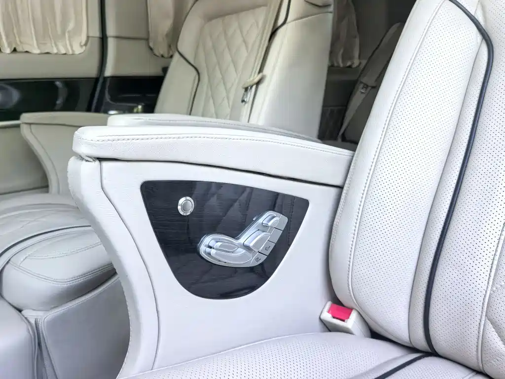 Mercedes-Benz V-Class - фото 16