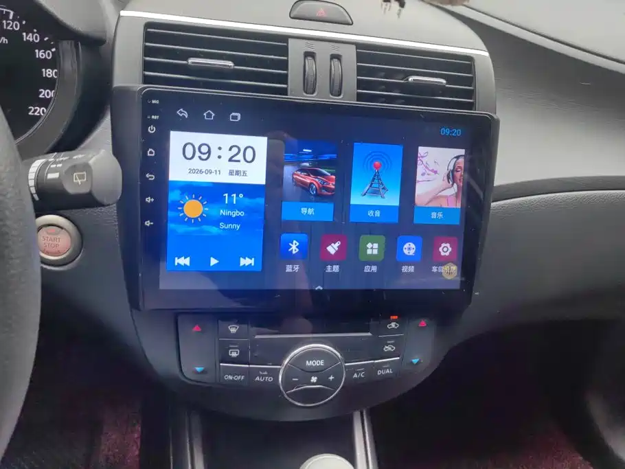Nissan Tiida — миниатюра 13
