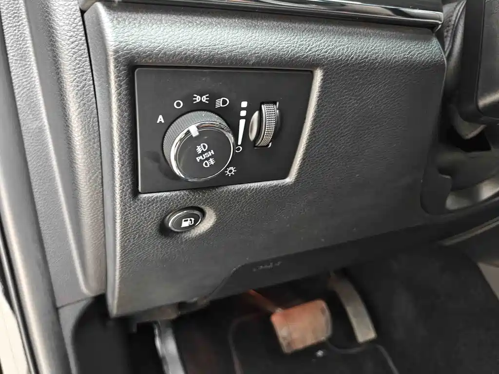 Jeep Grand Cherokee (Import) — миниатюра 14