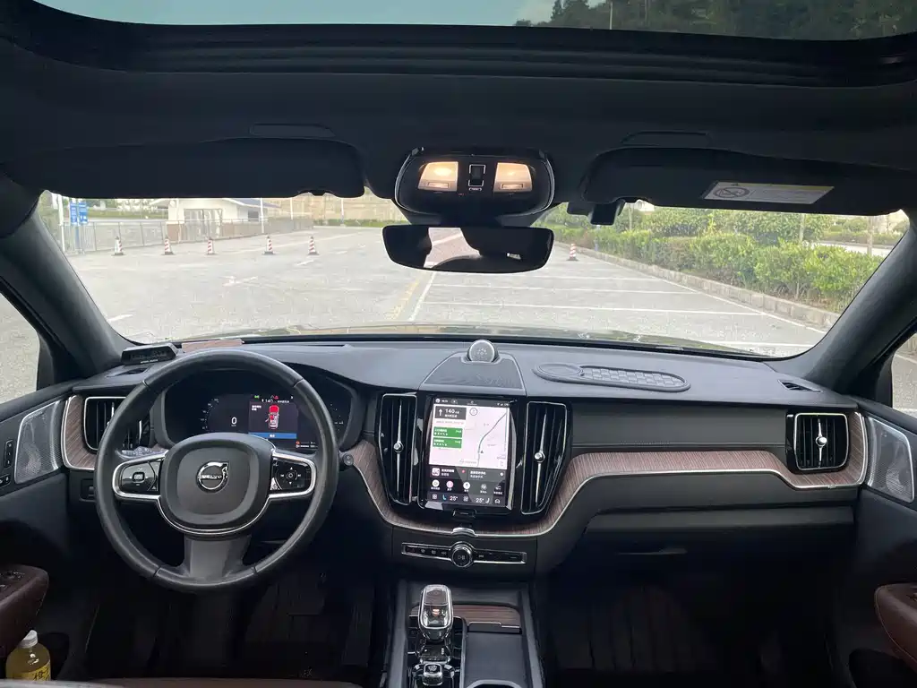 Volvo XC60 PHEV — миниатюра 17