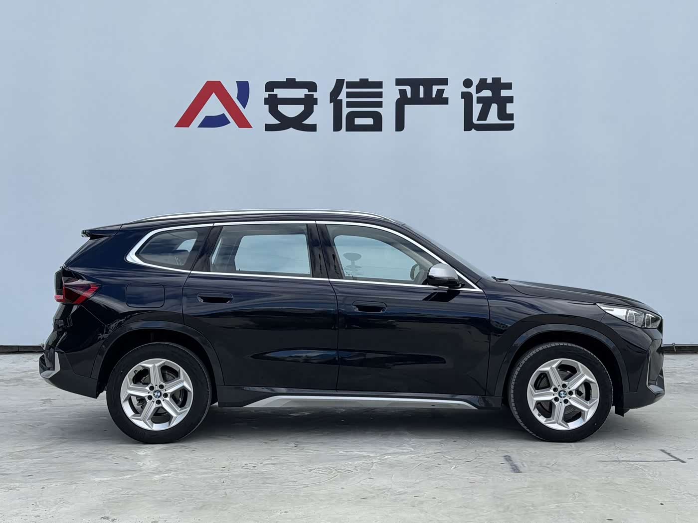 BMW X1 1.5 л 2023 г. Чёрный, пробег 33000 км