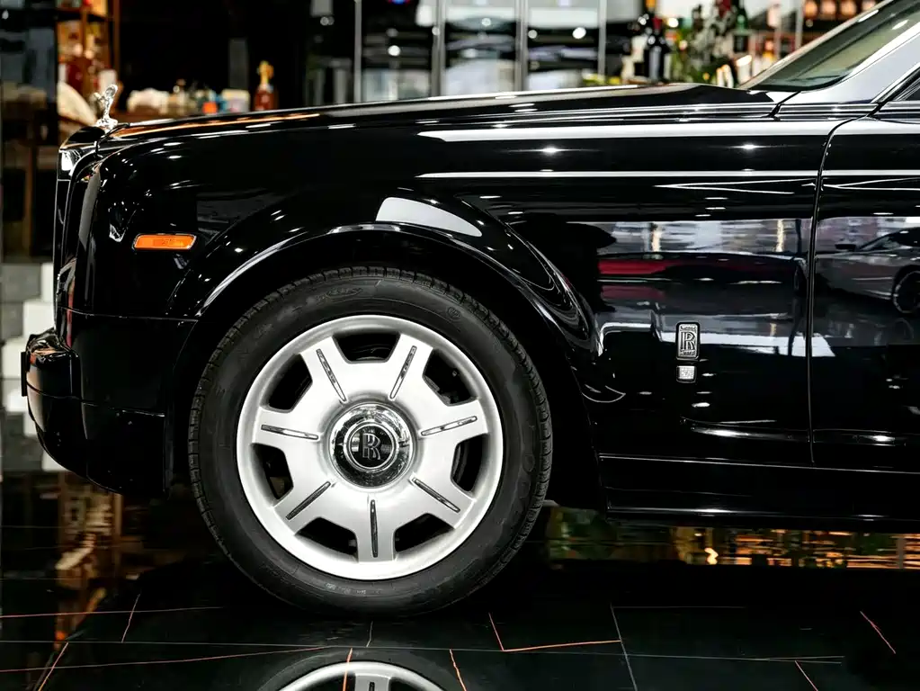 Rolls-Royce Phantom — миниатюра 10