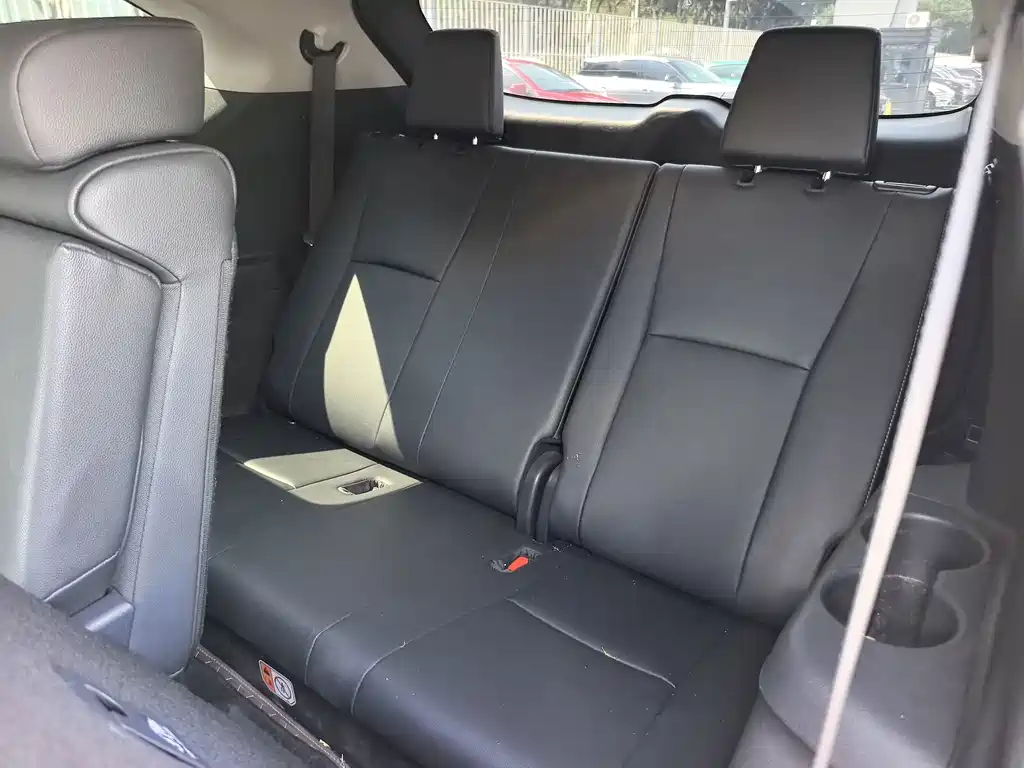 Toyota Highlander — миниатюра 10