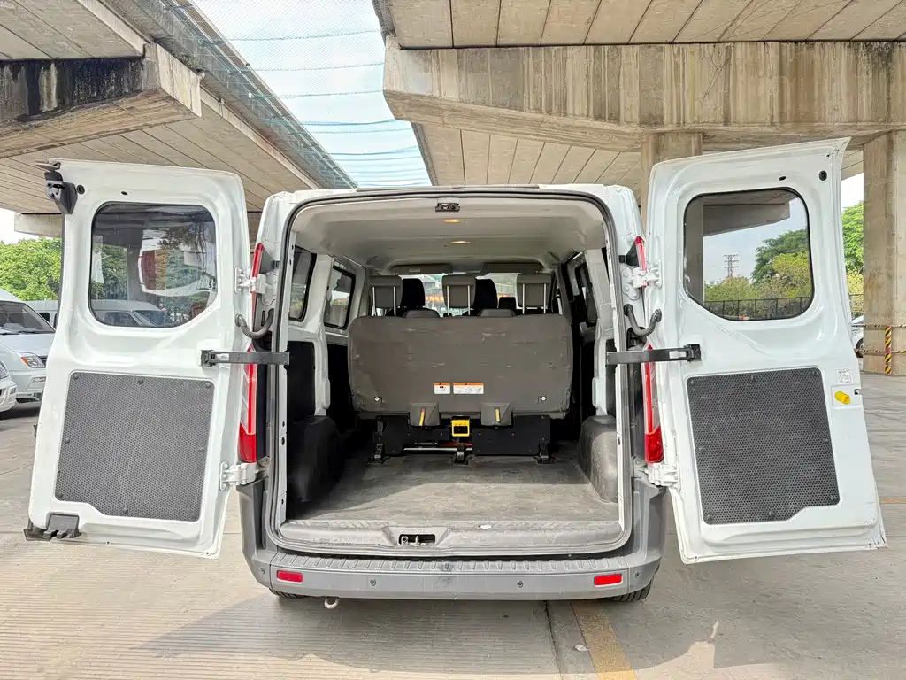 Ford Transit — миниатюра 9