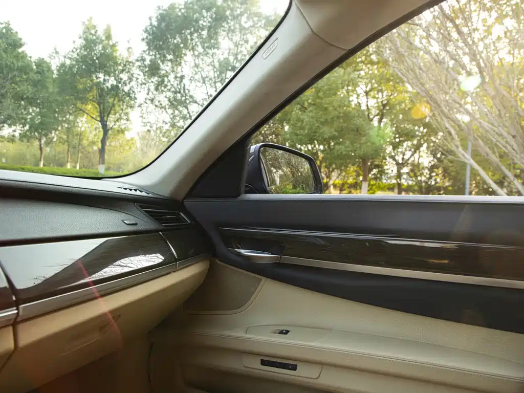 BMW 7 Series — миниатюра 28