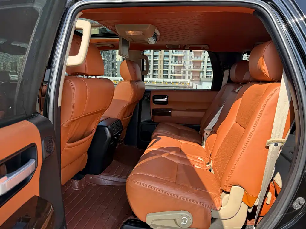 Toyota Sequoia — миниатюра 17