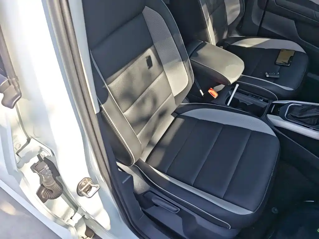 Volkswagen T-Roc — миниатюра 25