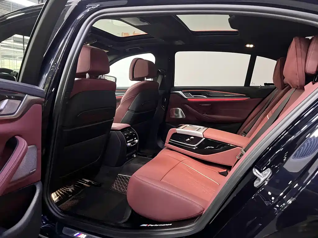BMW 5 Series — миниатюра 7
