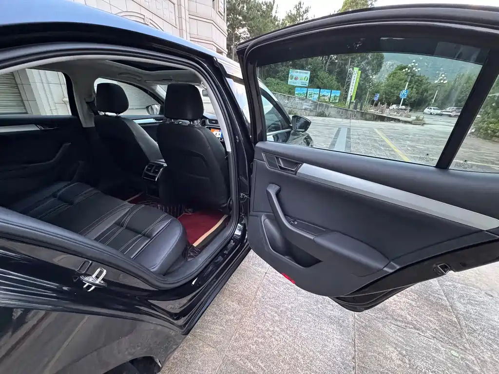 Skoda Superb — миниатюра 13