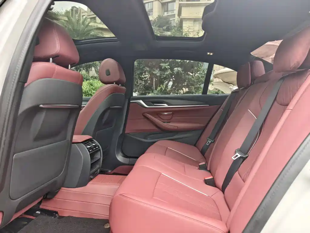 BMW 5 Series — миниатюра 9