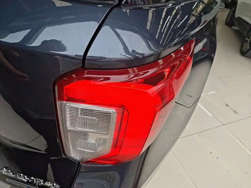 Ford Explorer — миниатюра 8