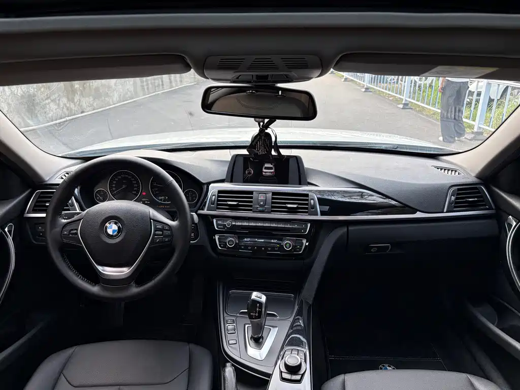 BMW 3 Series — миниатюра 9