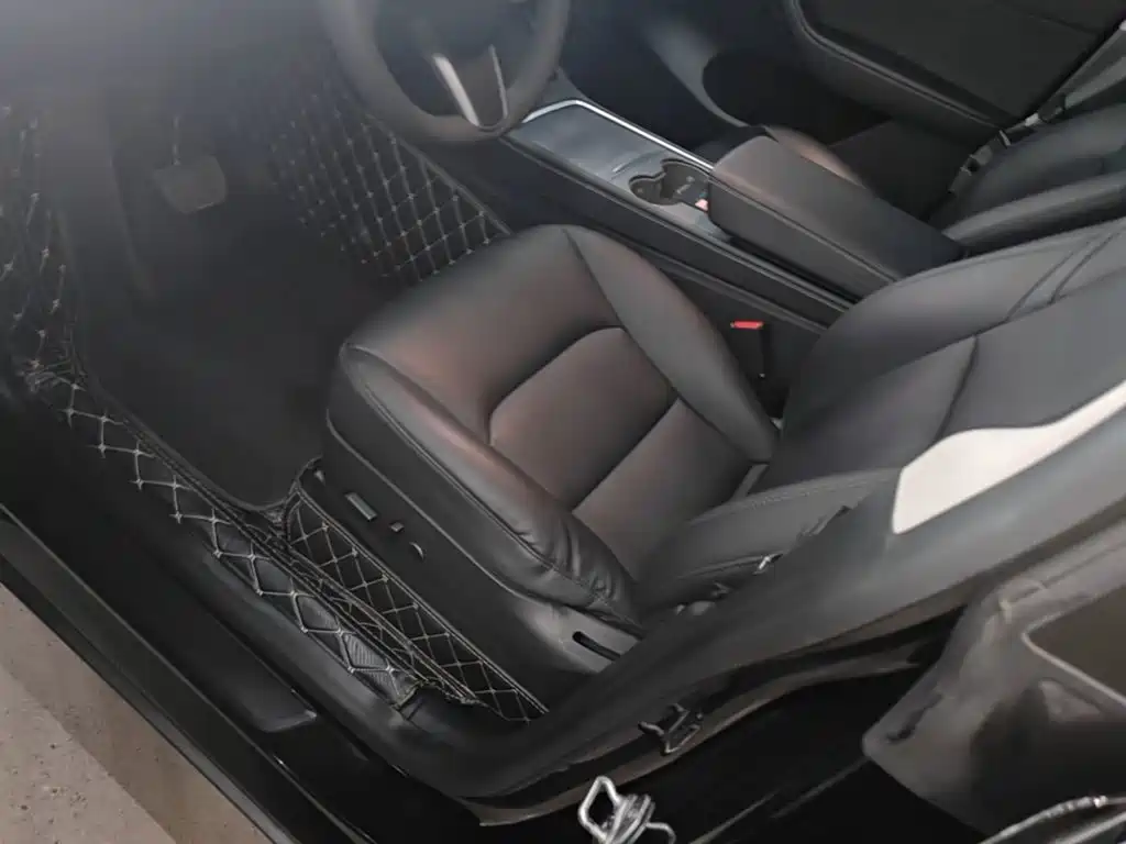 Tesla Model Y — миниатюра 11
