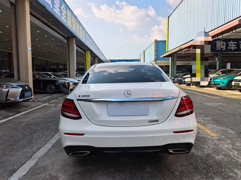 Mercedes-Benz E-Class — миниатюра 12