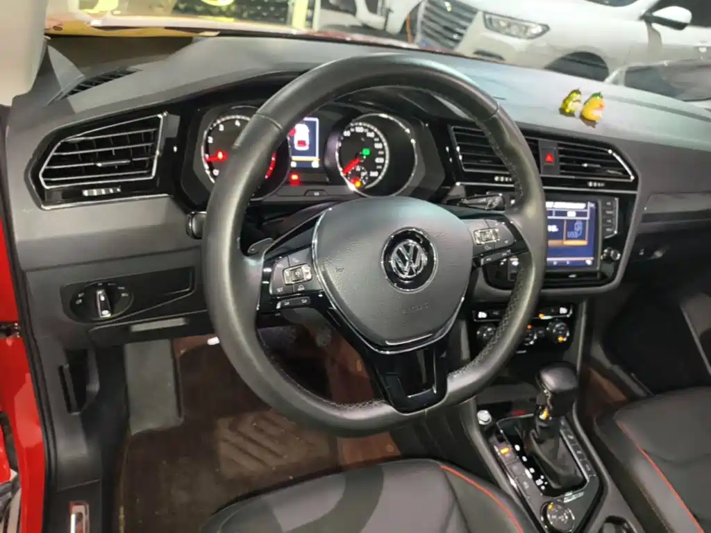 Volkswagen Tiguan L — миниатюра 11