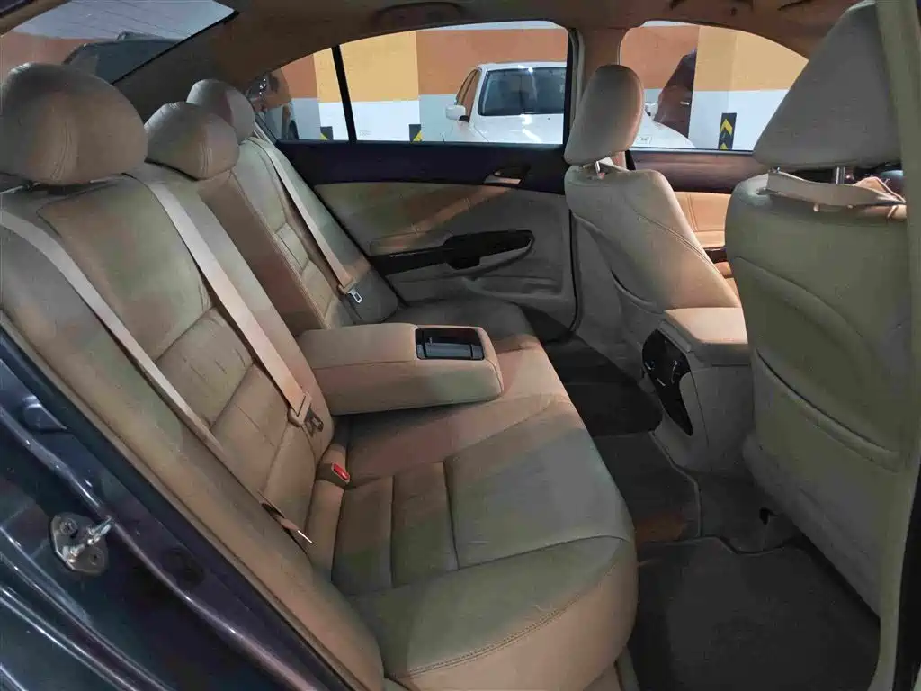 Honda Accord — миниатюра 12