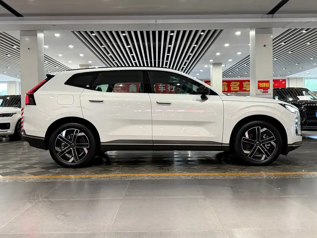 Volvo XC70 PHEV — миниатюра 5