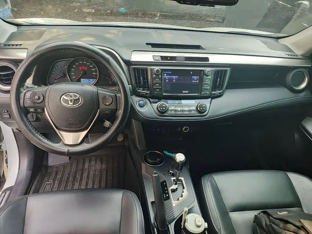 Toyota RAV4 2015 2.5L AT Elite