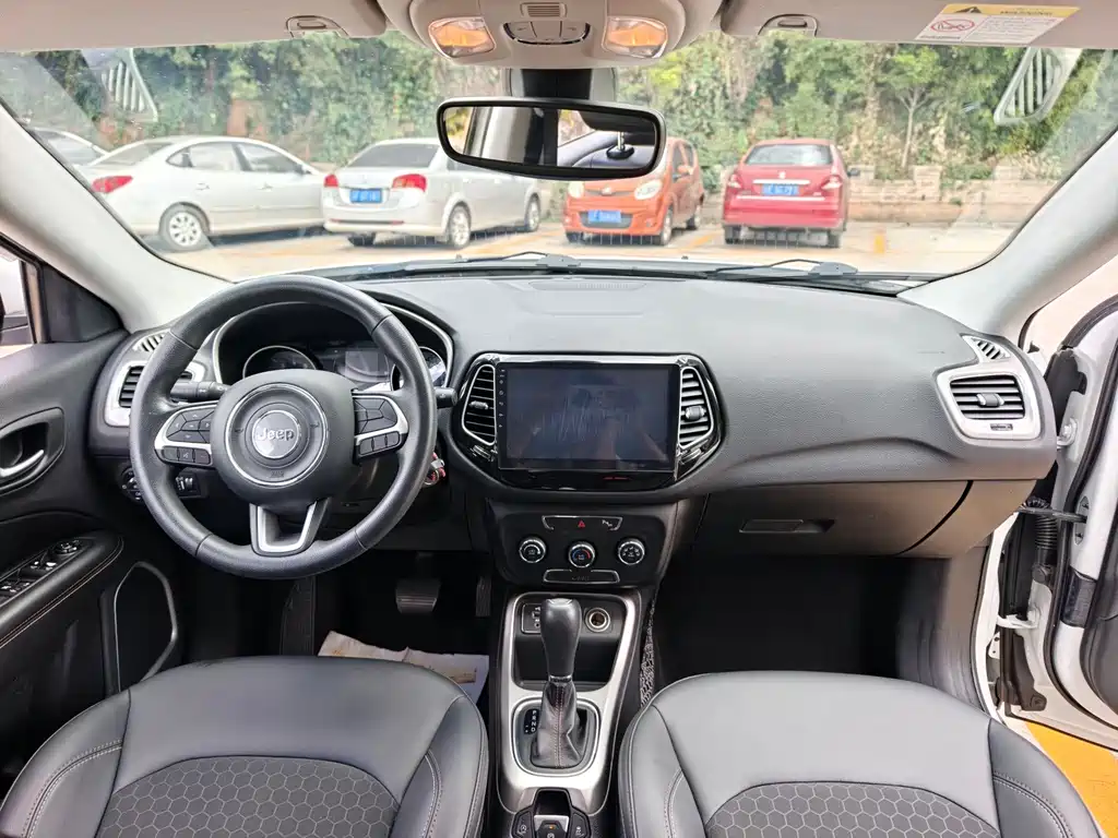 Jeep Compass — миниатюра 12