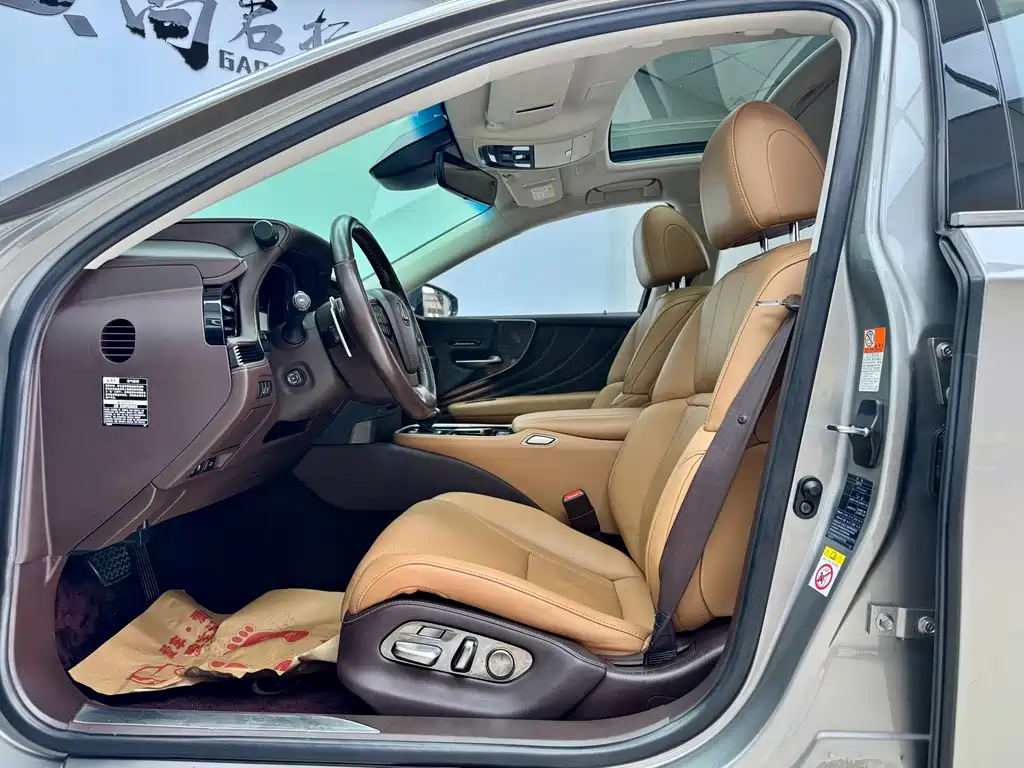Lexus LS — миниатюра 5