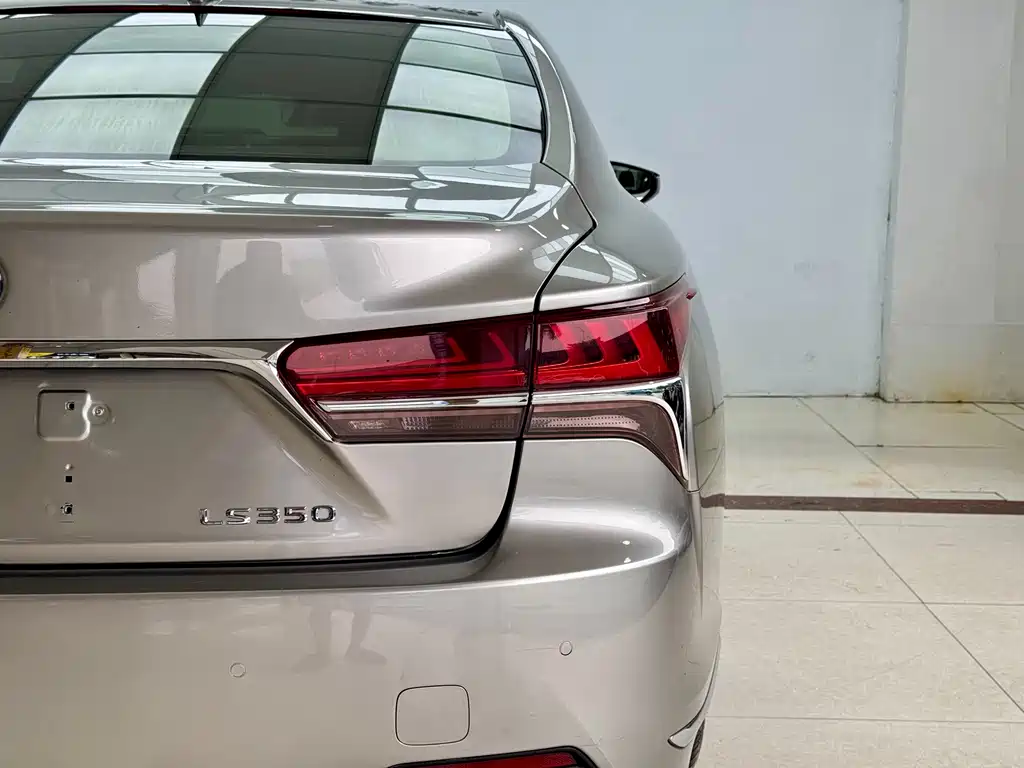 Lexus LS — миниатюра 23