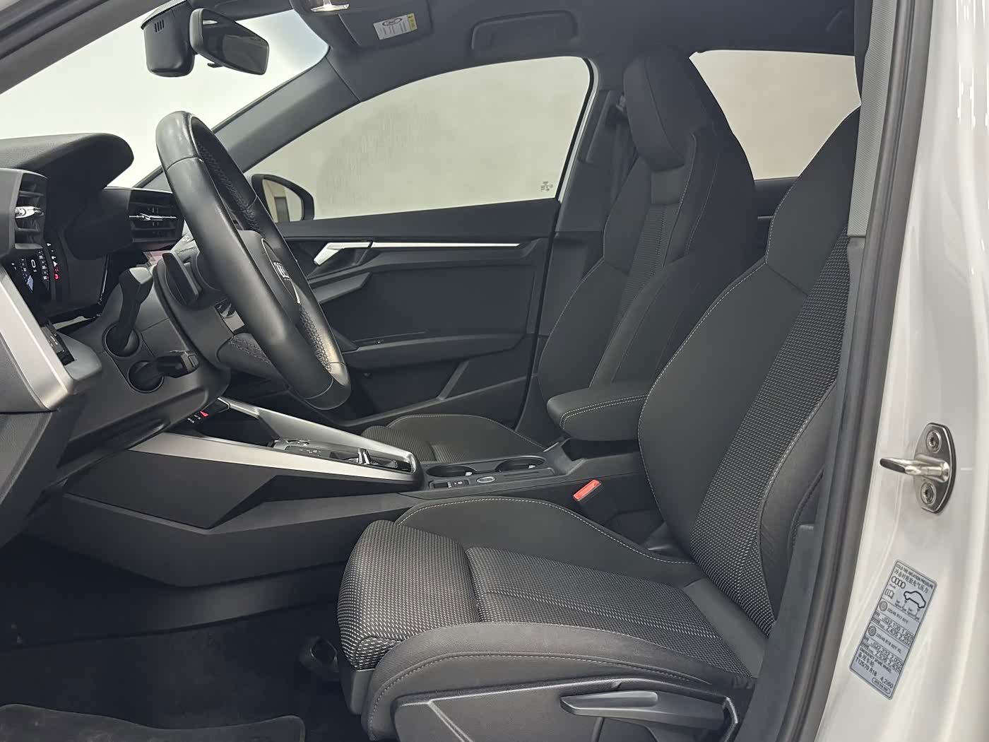 Audi A3 1.4 л 2023 г. Белый, пробег 34000 км