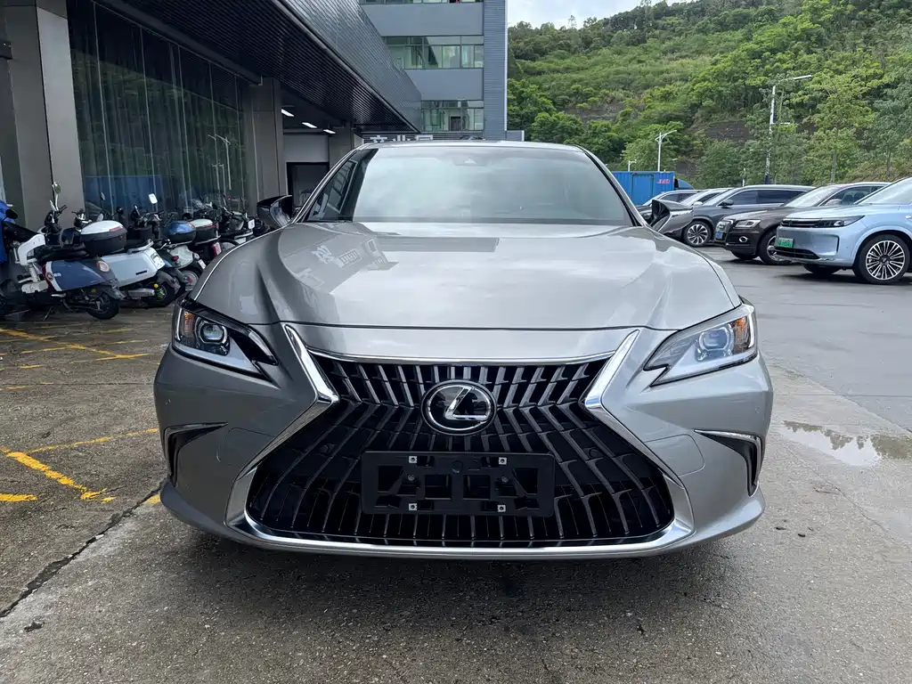 Lexus ES 2023 200