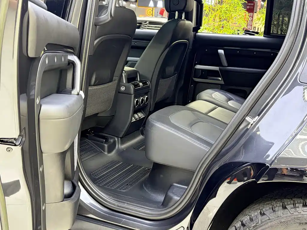 Land Rover Defender — миниатюра 12