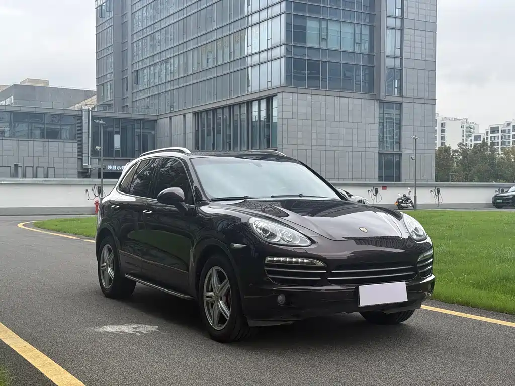 Porsche Cayenne — миниатюра 3