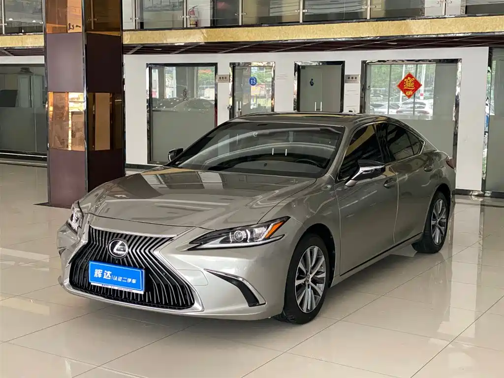Lexus ES 2021