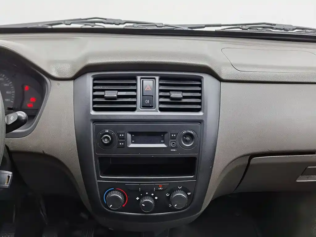 Wuling Rongguang S — миниатюра 12
