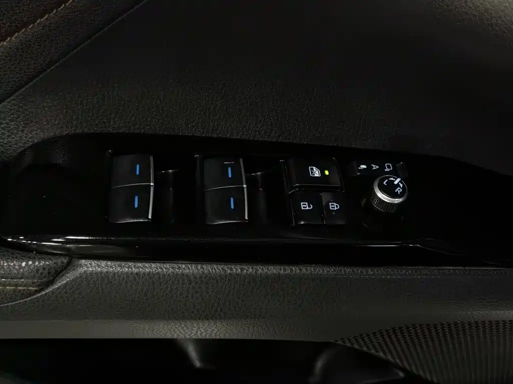 Toyota Camry — миниатюра 9