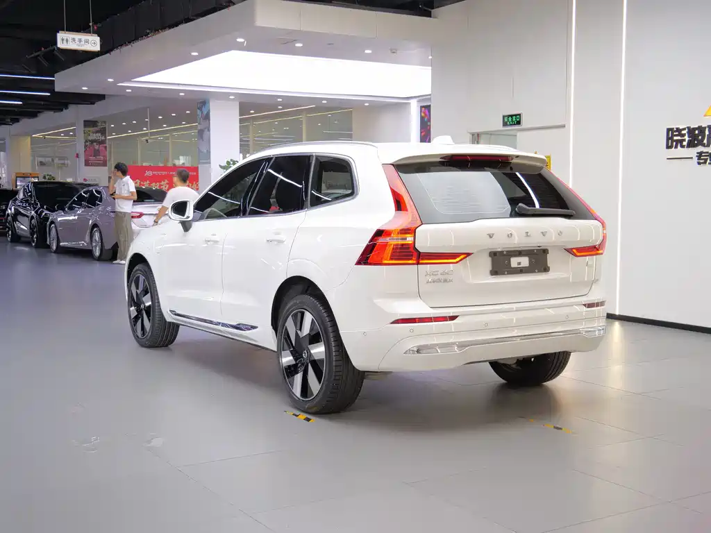 Volvo XC60 PHEV — миниатюра 20