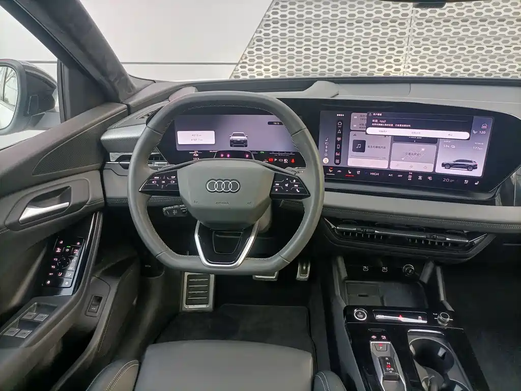 AUDI Q6L E TRON