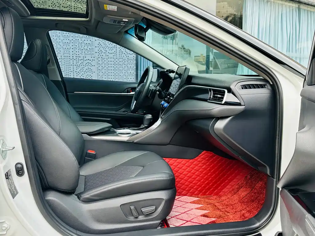 Toyota Camry — миниатюра 17