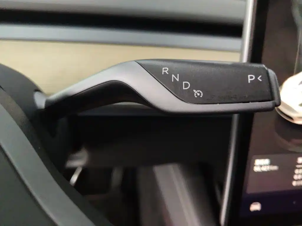 Tesla Model Y — миниатюра 14