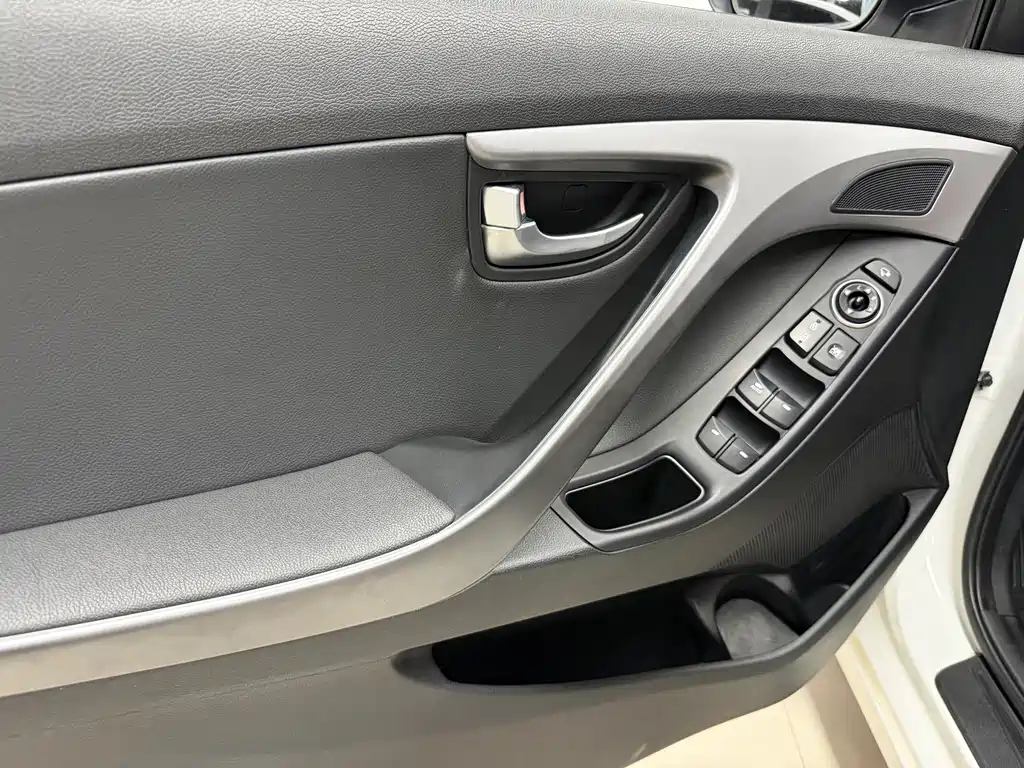 Hyundai Elantra Langdong — миниатюра 7