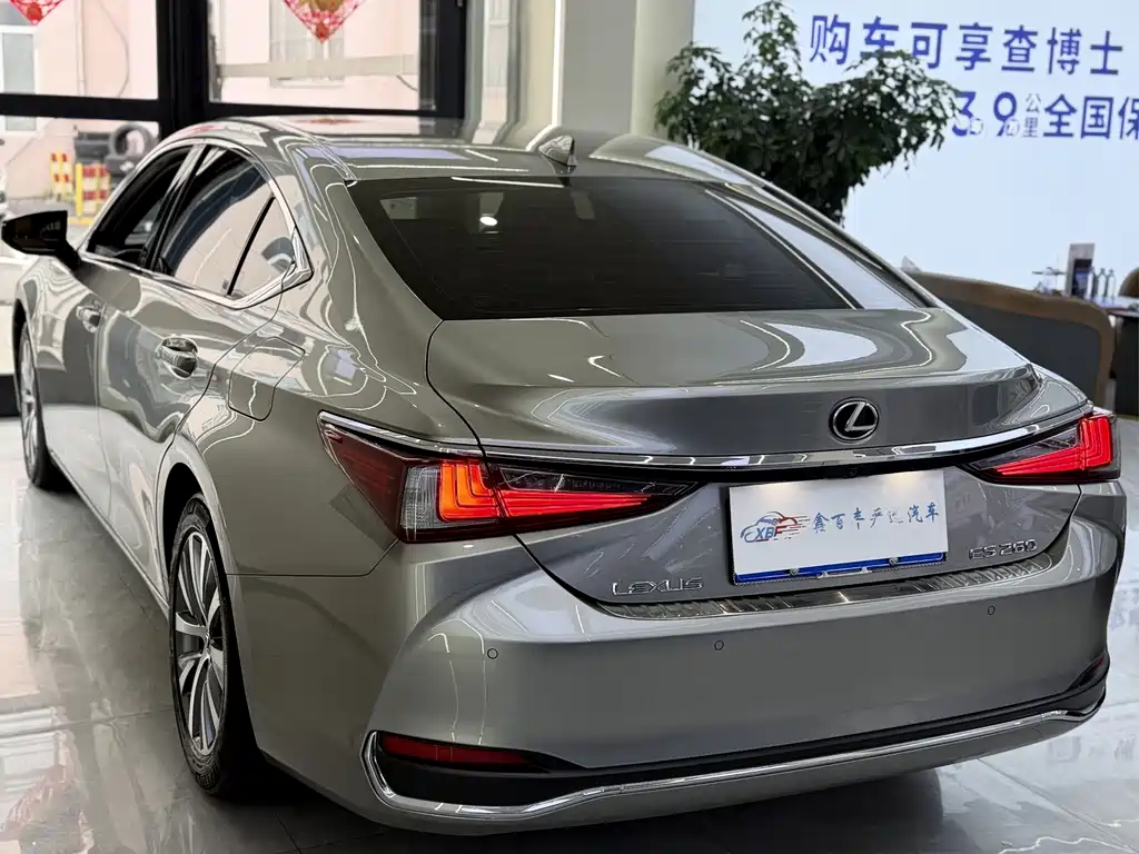 Lexus ES — миниатюра 8