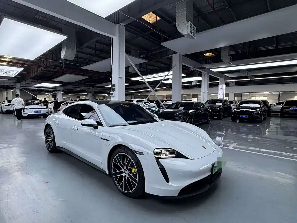 Porsche Taycan — миниатюра 3