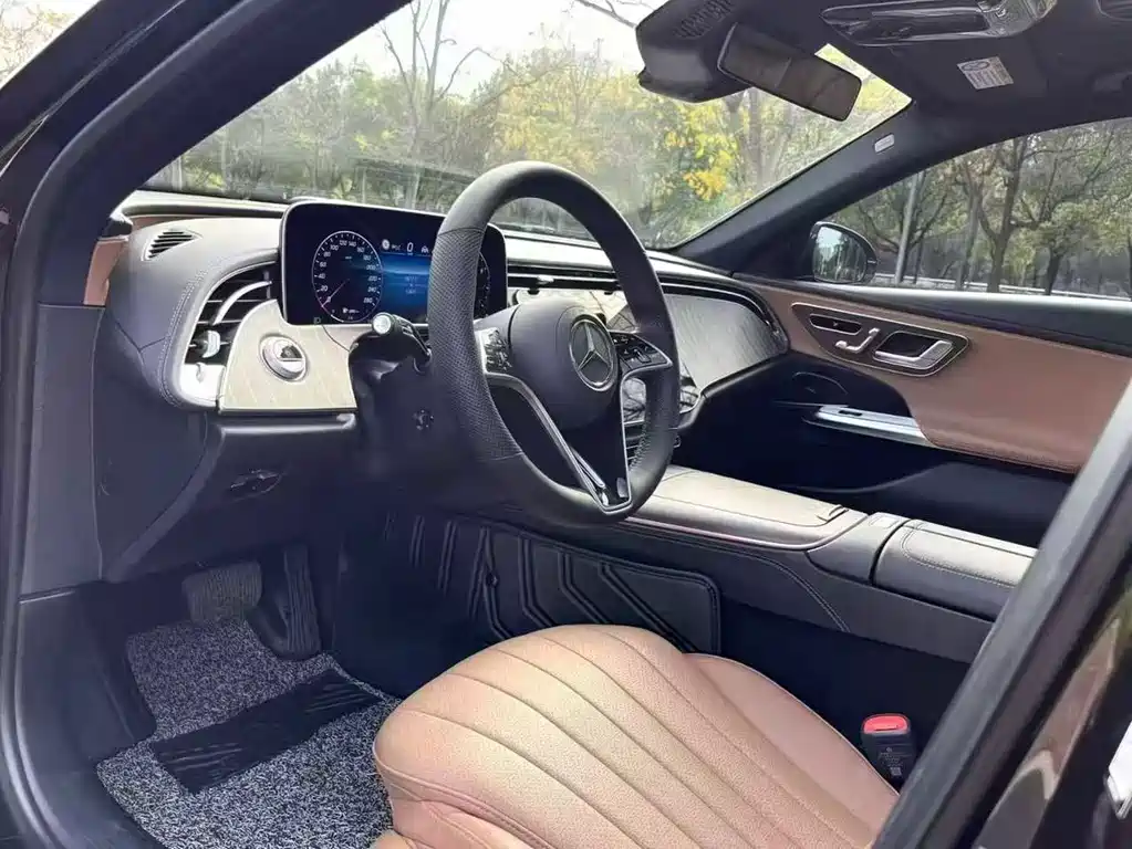 Mercedes-Benz E-Class — миниатюра 5